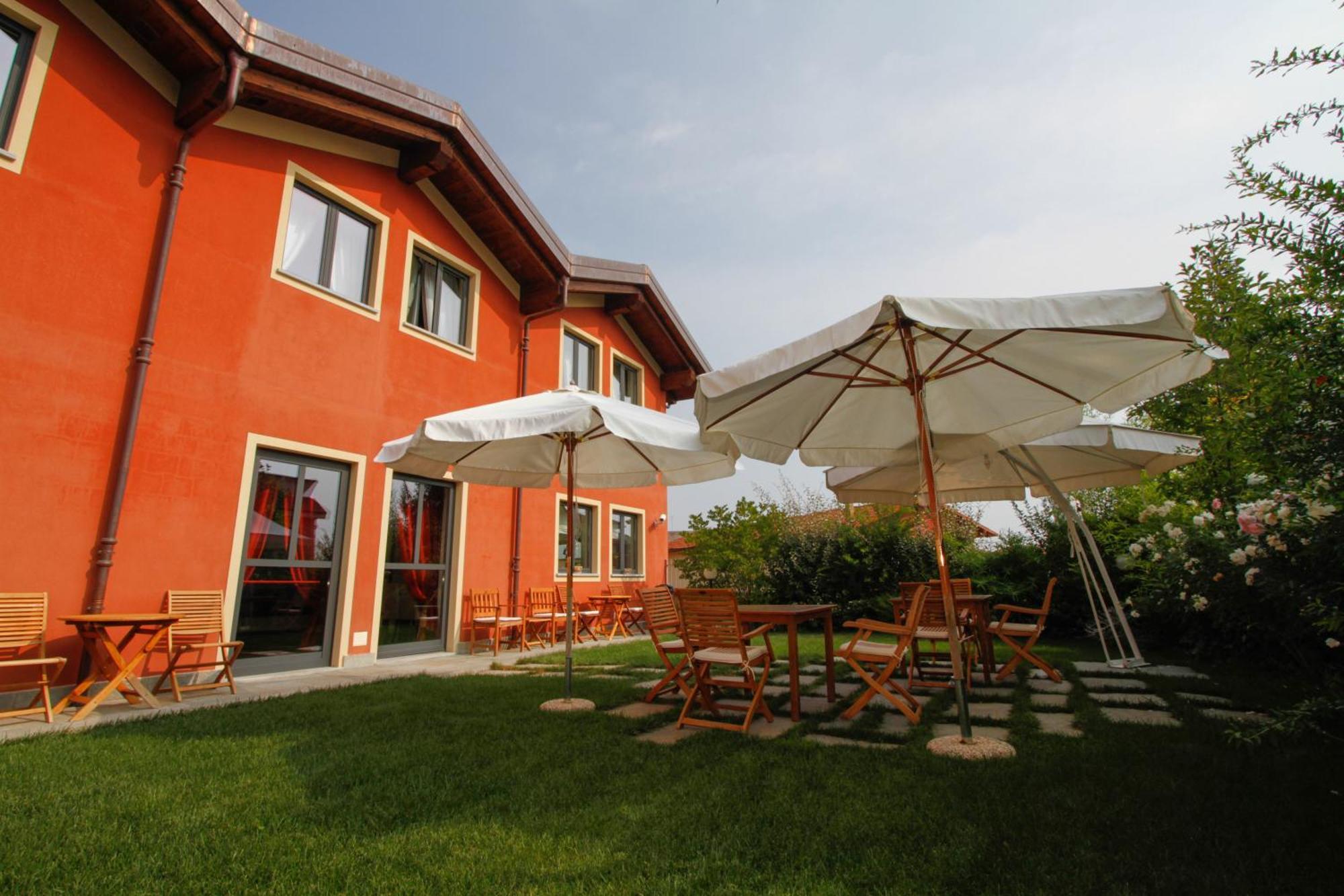 Albergo Della Ceramica Villanova Mondovi Bagian luar foto
