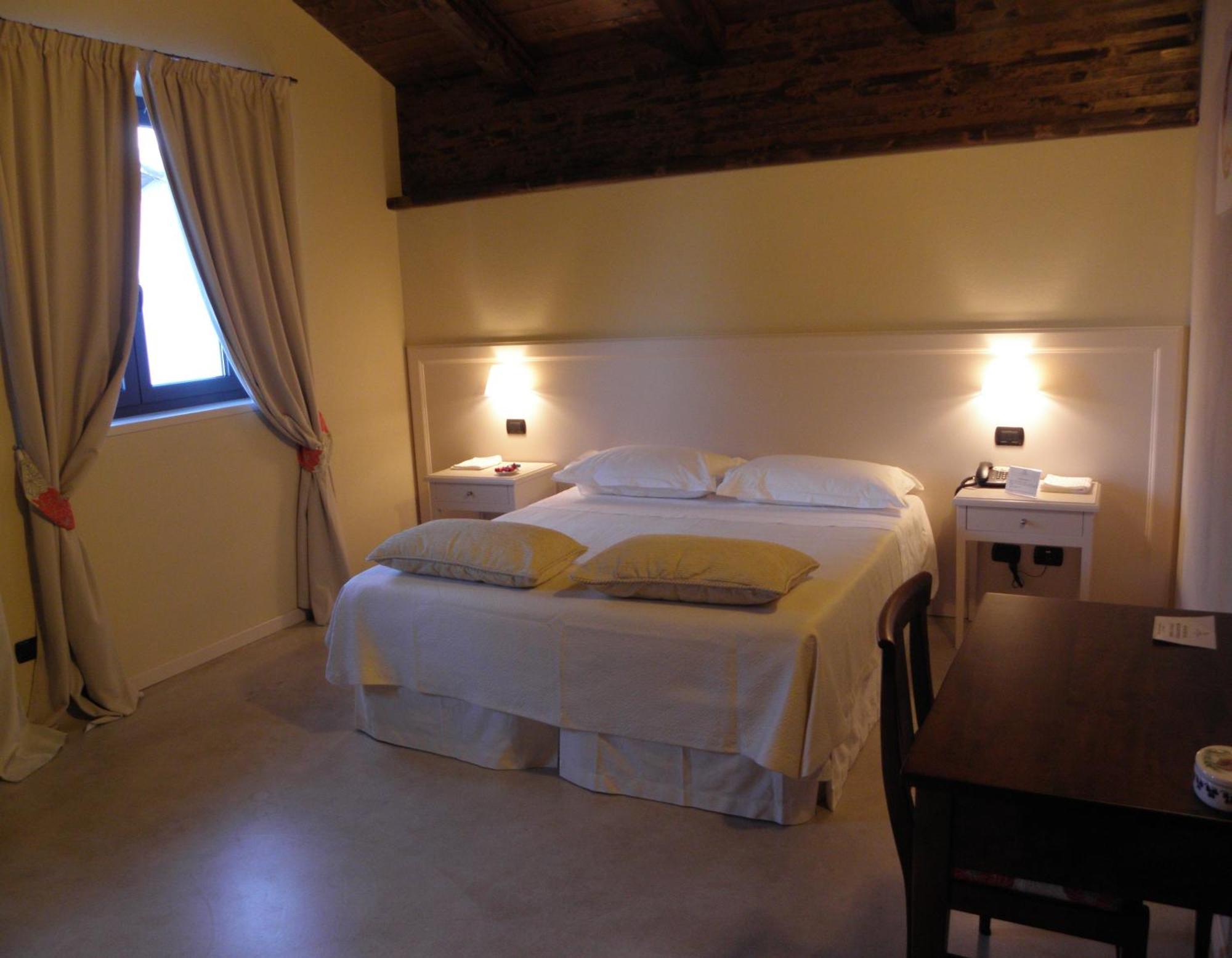 Albergo Della Ceramica Villanova Mondovi Ruang foto