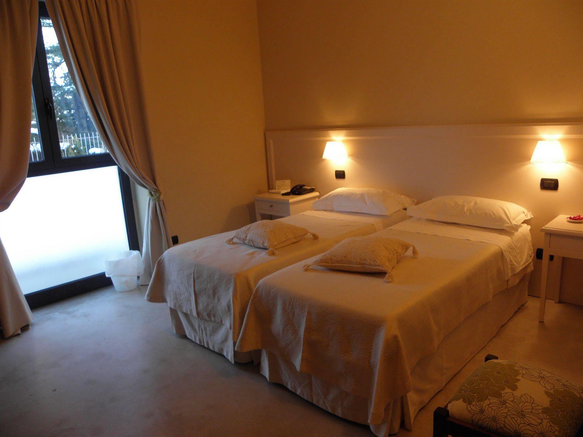 Albergo Della Ceramica Villanova Mondovi Bagian luar foto