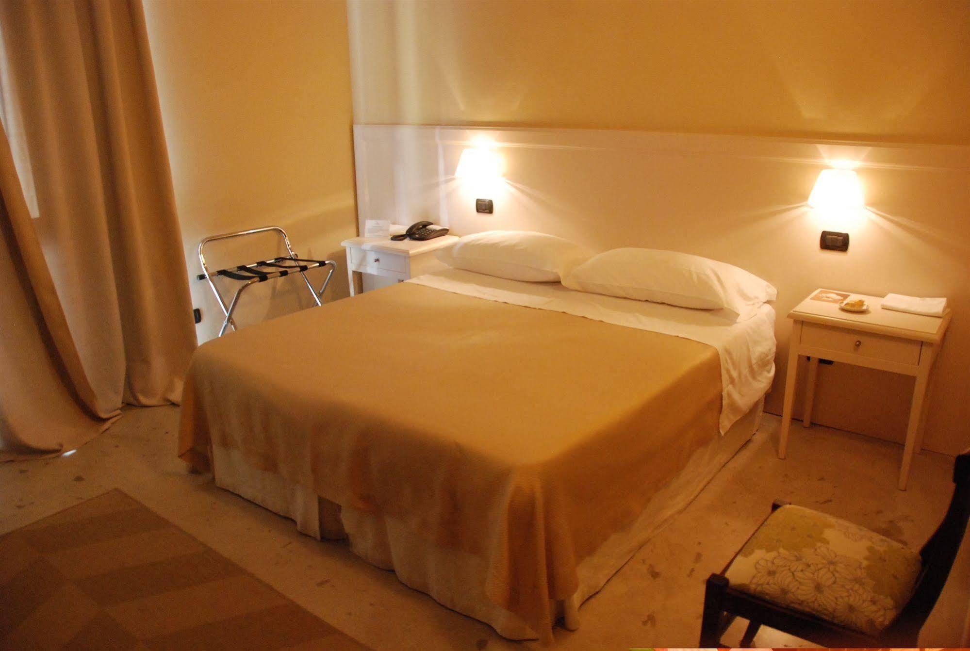 Albergo Della Ceramica Villanova Mondovi Bagian luar foto